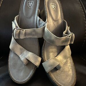 Ariat Gray Sandals with Asymmetrical Strap and Low Heel